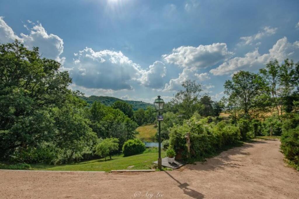 Gite Du Mont Plaisir Villa Chouvigny Esterno foto